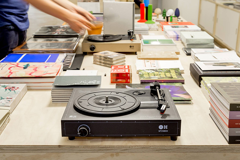 Spinbox黑胶唱片机拥有潮流的外型