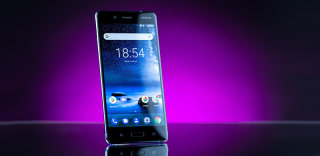 痴情于情怀,不羁于竞争:Nokia 8还能让你找回诺基亚的身影吗?