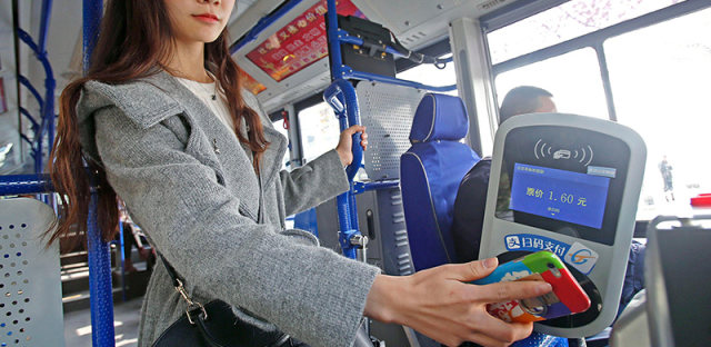 无需NFC功能，支付宝/易通行让iPhone也能搭公交、坐地铁