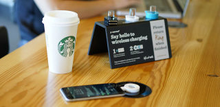 当大家都用上iPhone8之后,星巴克可能也要忙着扩张店面了