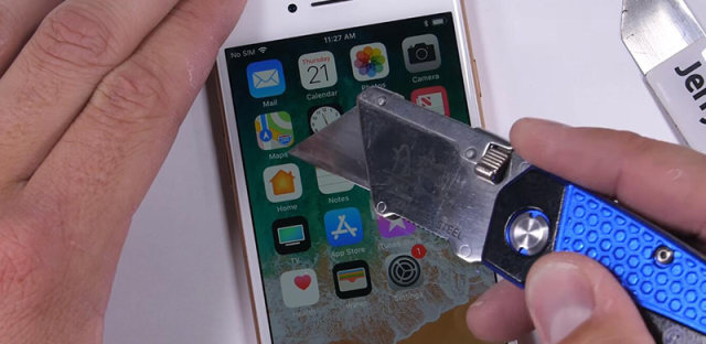 苹果iPhone8刮花测试：iPhone8手机壳和保护膜估计跑不掉了