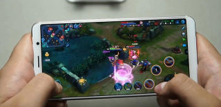 全名屏手机游戏适配烦恼:全面屏玩王者荣耀真的合适吗?