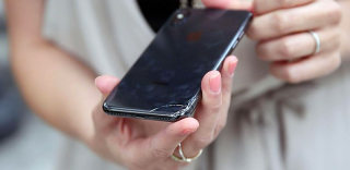 iPhoneX刮花、耐摔暴力测试:全面屏设计却出乎意料耐用