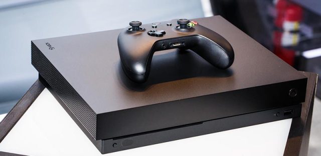 微软Xbox One X供电不足/死机怎么办？抗电涌插座可能要背锅