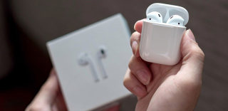 airpods使用技巧教程:苹果airpods设置在哪,如何切歌和调节音量