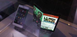 三星折叠屏手机新专利曝光,柔性可弯曲屏幕立下神功?