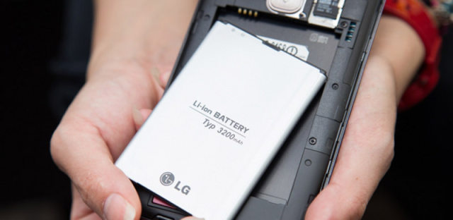 美国要让可拆卸电池重新回归：可拆卸电池手机利弊都有哪些？