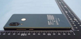同为iPhoneX模仿者,夏普Aquos S3为何会被无奈腰斩?