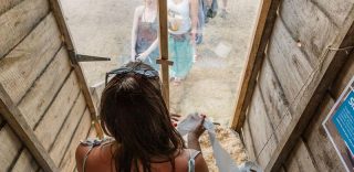 你敢尝试吗?日本闹市推出网红卫生间,360度全“透明”