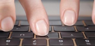 MacBook键盘失灵怎么办?符合这个要求,苹果免费给你更换键盘