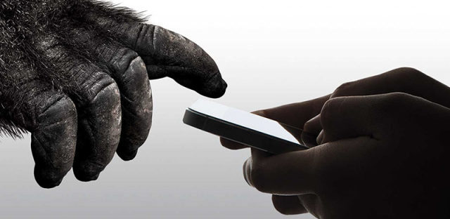 更坚硬耐刮的第六代康宁大猩猩玻璃发布，但手机还是得贴膜