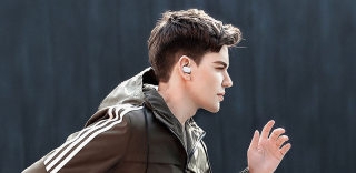 小米蓝牙耳机mini发布:真无线加防水设计,售价仅79元