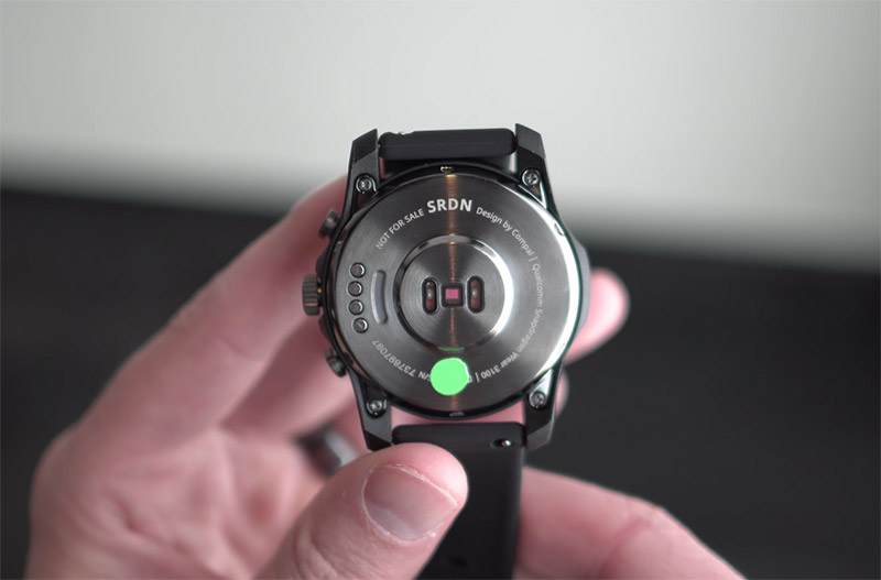 高通Snapdragon Wear 3100智能手表背面外观