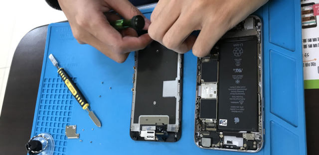 iPhone Xs Max摔坏屏幕维修要多少钱？换电池要多少钱？