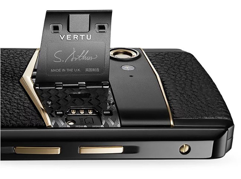 Vertu Aster P的背面鸥翼门式Sim卡槽及血统证明