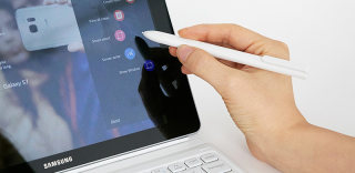 三星可折叠柔性屏幕有望下放笔记本电脑,简化折叠结构