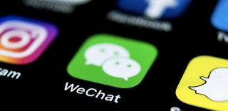 苹果手机朋友圈发文字怎么不缩成一行？发长文不被压缩方法