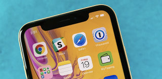 iPhone XR打电话黑屏不亮无法唤醒挂断如何解决，售后能保修吗？