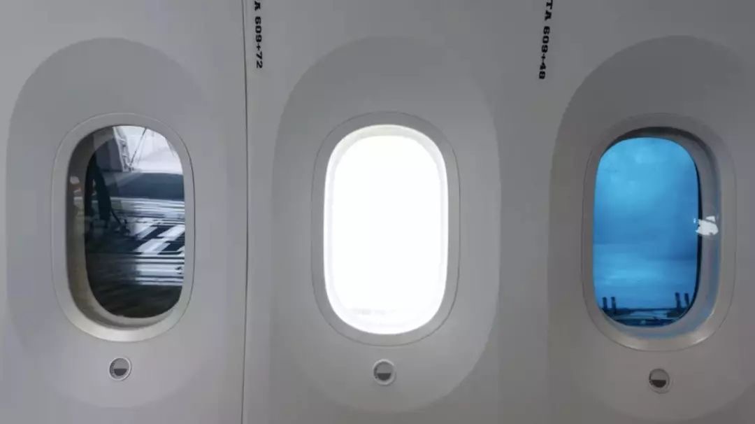 波音 787-8 梦想客机的变色舷窗