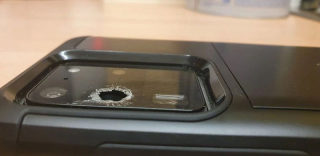 做工出现问题?国外用户投诉三星S20 Ultra镜头玻璃无故碎裂