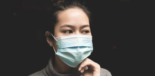 广东下降应急响应级别至三级响应,那什么时候可以摘口罩?