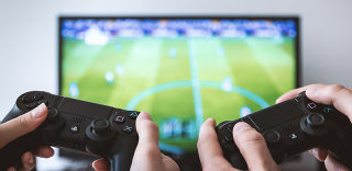 家里的PS5想要获得更好的视听体验?你可能需要这两台电视